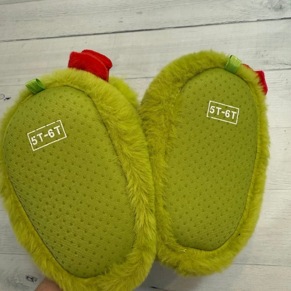 The grinch who stole Christmas grinch plush slippers 5/6T‎